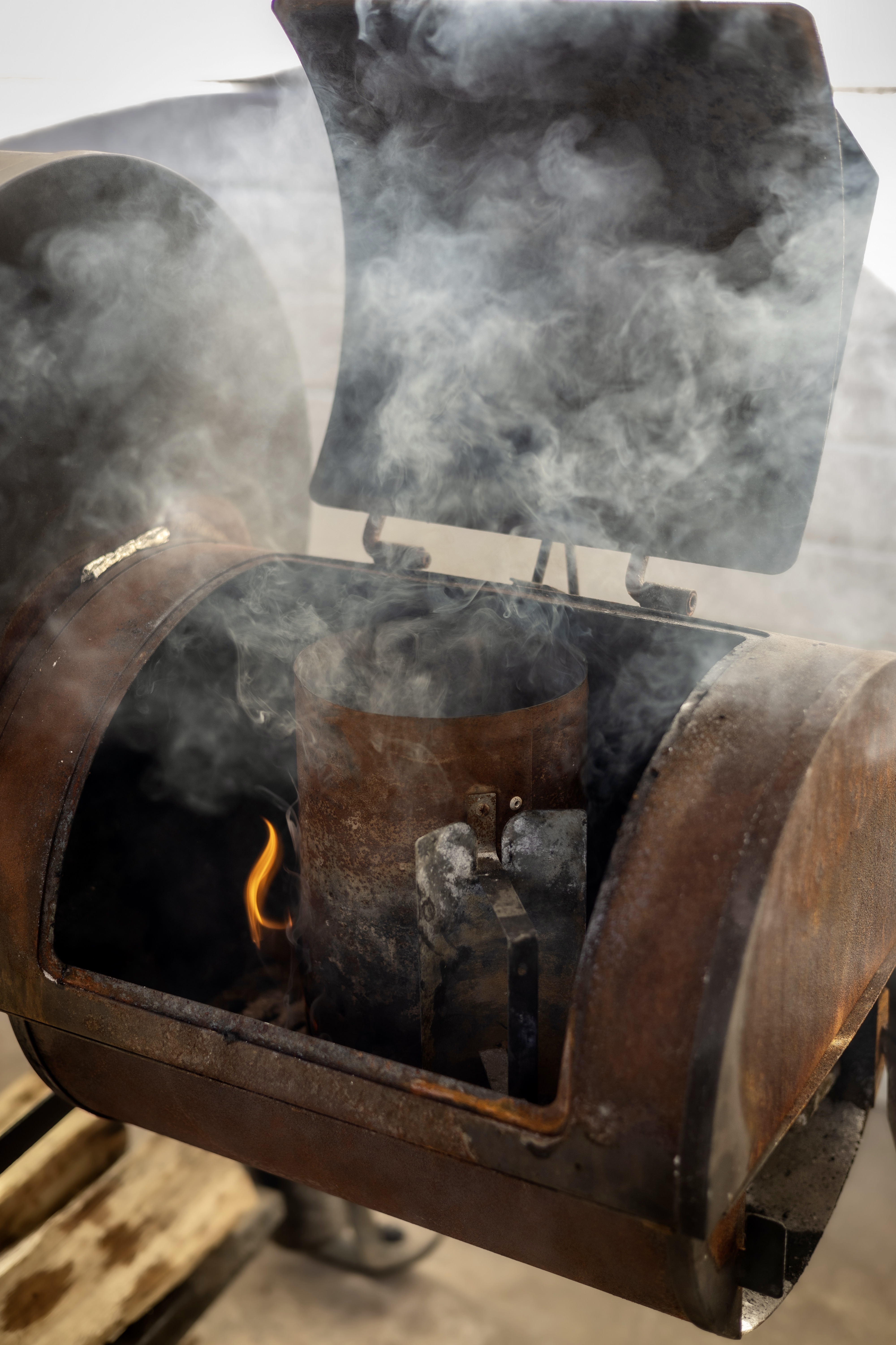 The smoker breathing — live hardwood fire and smoke